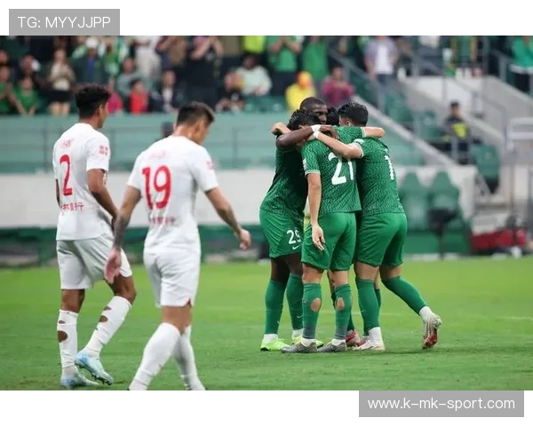 长春亚泰对阵北京国安：一场备受关注的保级之战，长春亚泰对北京国安直播